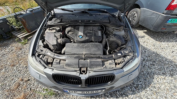 BMW 320d 4 of 15