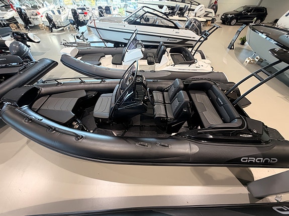 Grand G580 UBE med Yamaha F115 VMAX – Kompakt & premium RIB med smarte løsninger 2 of 14