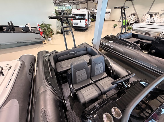Grand G580 UBE med Yamaha F115 VMAX – Kompakt & premium RIB med smarte løsninger 11 of 14