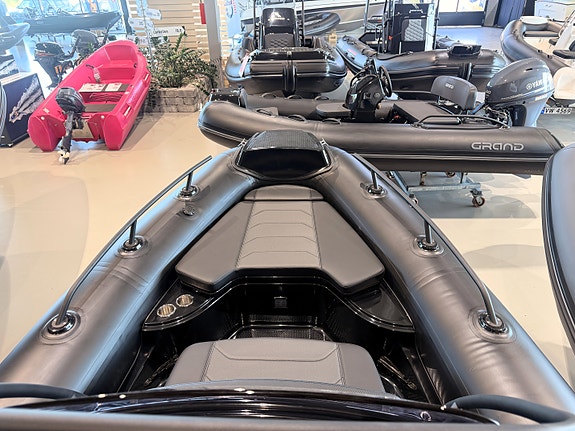 Grand G580 UBE med Yamaha F115 VMAX – Kompakt & premium RIB med smarte løsninger 12 of 14