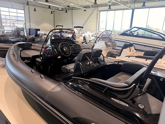 Grand G580 UBE med Yamaha F115 VMAX – Kompakt & premium RIB med smarte løsninger 3 of 14