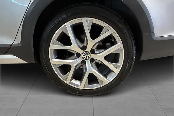 Volkswagen Golf Alltrack 10 of 14
