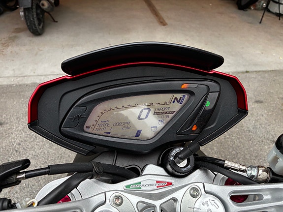 MV Agusta Brutale 800 Dragster 4 of 9
