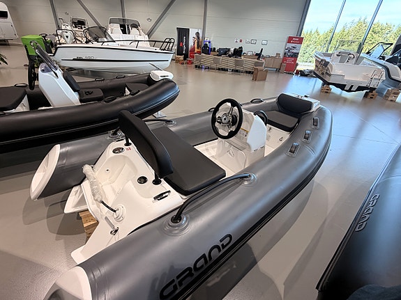 Grand G340 Classic med Yamaha 9,9 hk – Lett og tidløs premium-RIB 4 of 10