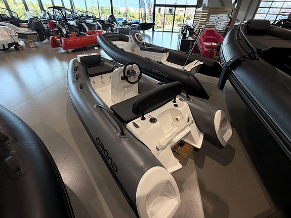 Grand G340 Classic med Yamaha 9,9 hk – Lett og tidløs premium-RIB 2 of 10