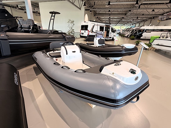 Grand G340 Classic med Yamaha 9,9 hk – Lett og tidløs premium-RIB 6 of 10