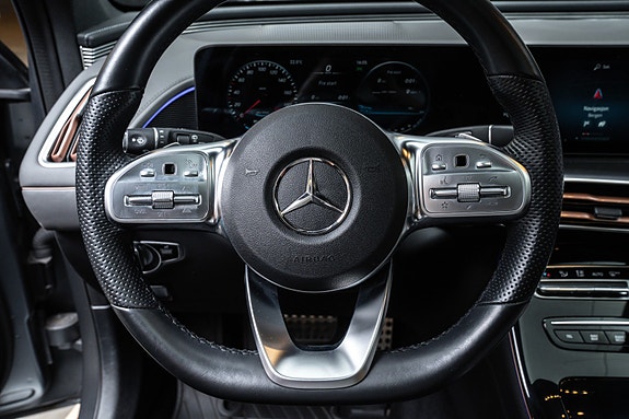 Mercedes-Benz EQC400 13 of 28