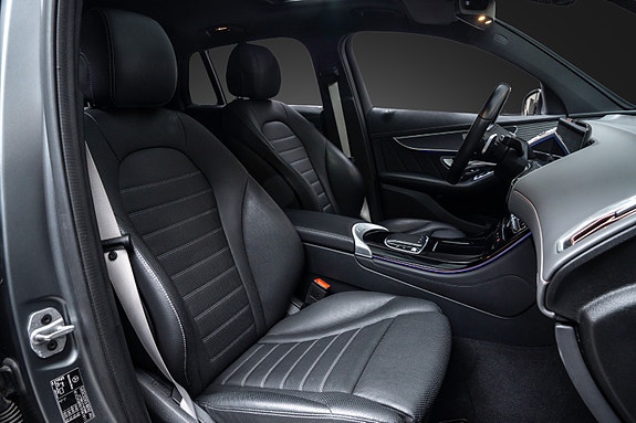 Mercedes-Benz EQC400 27 of 28