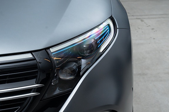 Mercedes-Benz EQC400 3 of 28