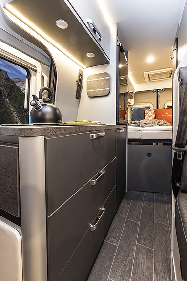 Weinsberg CARABUS GREY EDITION FIRE 600 MQ. Smal på veien, stor innvendig! Truma diesel/el-varme. Mye utstyr! 13 of 27