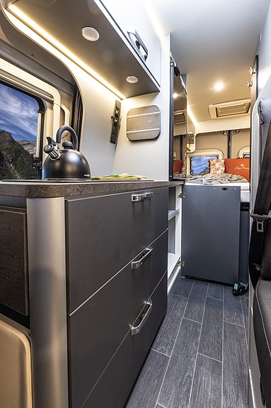 Weinsberg CARABUS GREY EDITION FIRE 600 MQ. Smal på veien, stor innvendig! Truma diesel/el-varme. Mye utstyr! 14 of 27