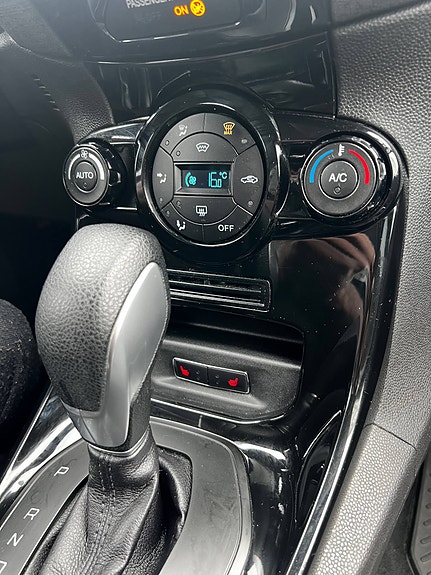 Ford Fiesta 9 of 13