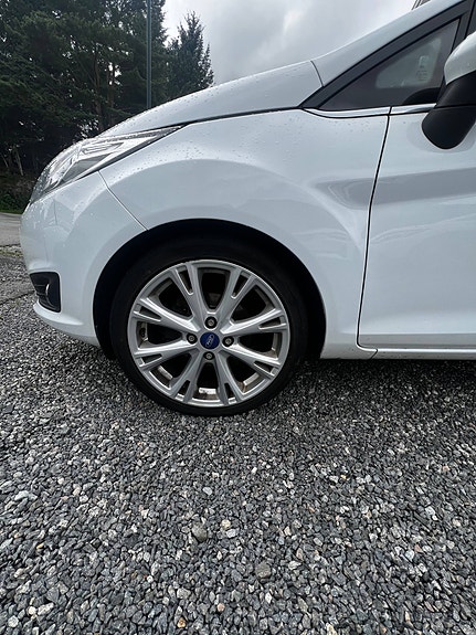 Ford Fiesta 10 of 13