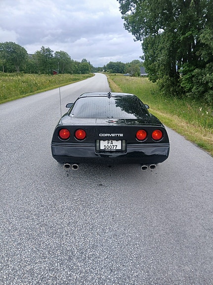 Chevrolet Corvette 12 of 19