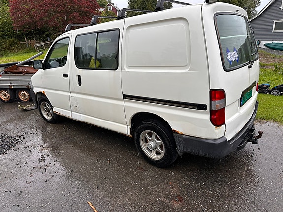 Toyota HiAce 3 of 10