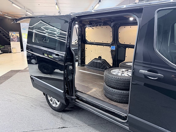 Ford Transit Custom 14 of 30
