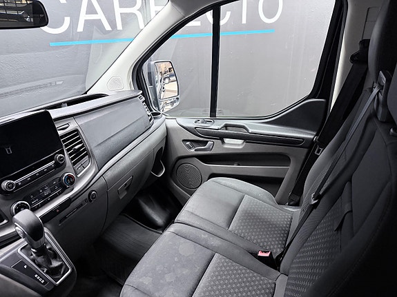 Ford Transit Custom 27 of 30