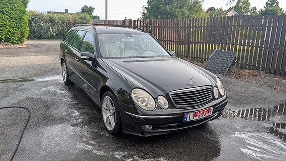 Mercedes-Benz E220 d 2 of 14