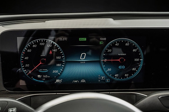 Mercedes-Benz EQC400 17 of 30