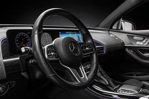 Mercedes-Benz EQC400 15 of 30