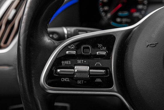 Mercedes-Benz EQC400 18 of 30