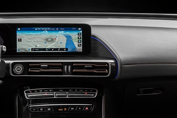 Mercedes-Benz EQC400 23 of 30