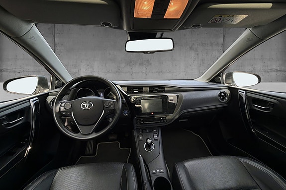 Toyota Auris 13 of 15
