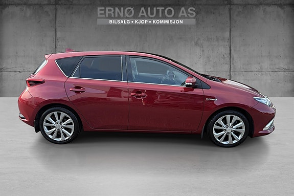Toyota Auris 2 of 15