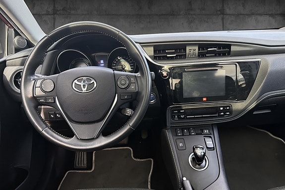 Toyota Auris 12 of 15