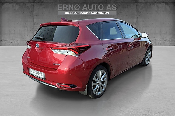 Toyota Auris 7 of 15
