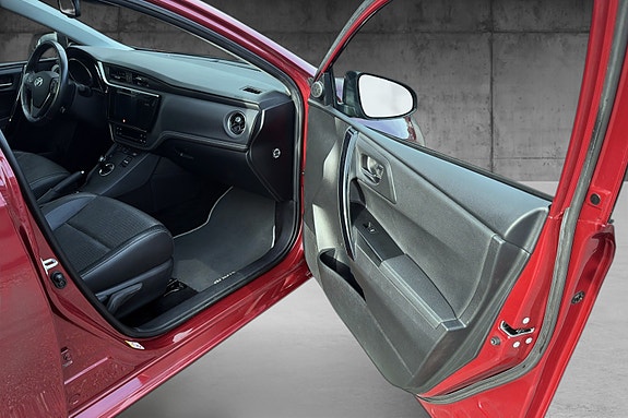 Toyota Auris 10 of 15