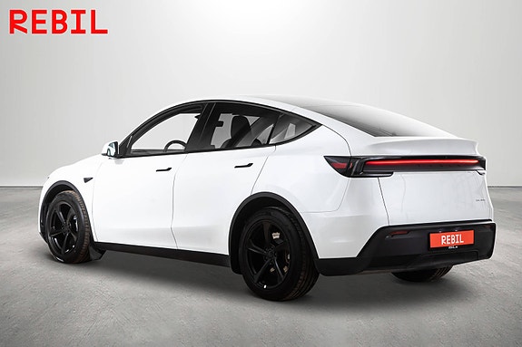 Tesla Model Y 5 of 28