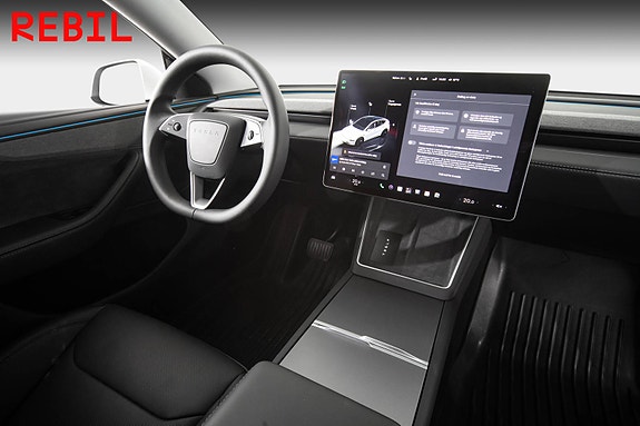 Tesla Model Y 14 of 28