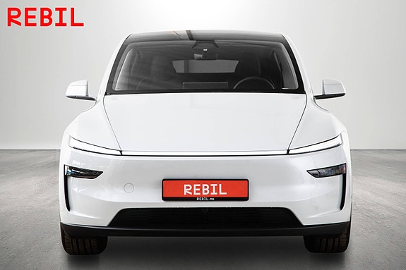 Tesla Model Y 3 of 28