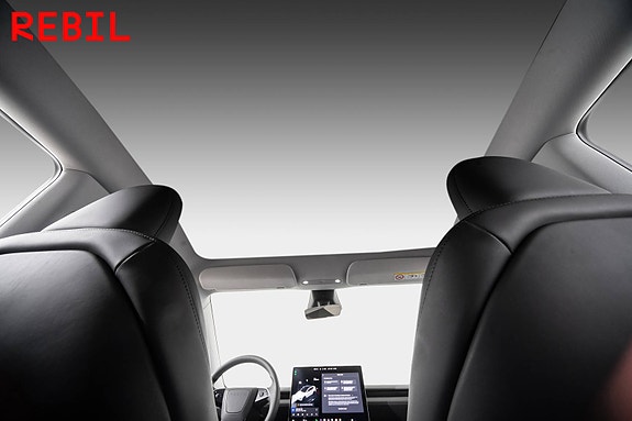 Tesla Model Y 23 of 28