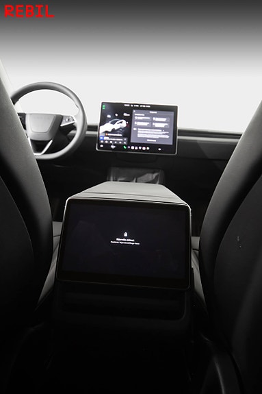 Tesla Model Y 22 of 28