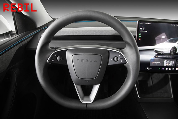 Tesla Model Y 12 of 28