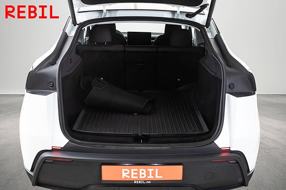 Tesla Model Y 26 of 28