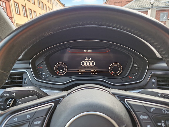 Audi A4 9 of 16