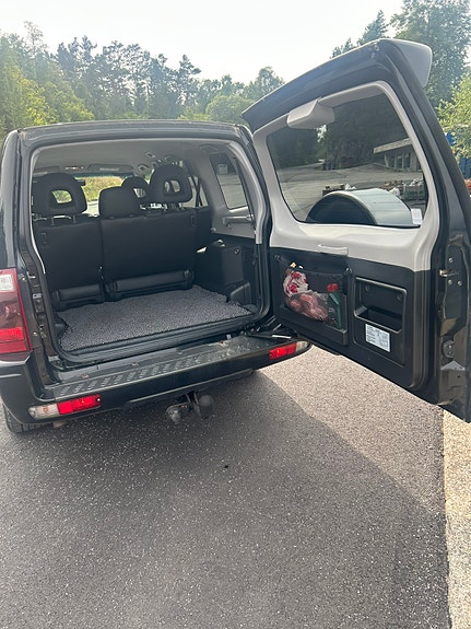 Mitsubishi Pajero 6 of 14