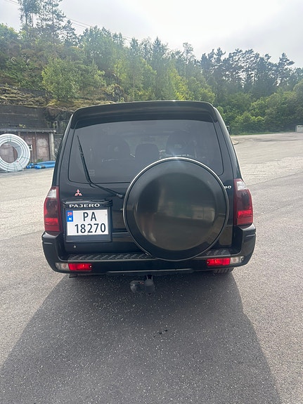 Mitsubishi Pajero 5 of 14