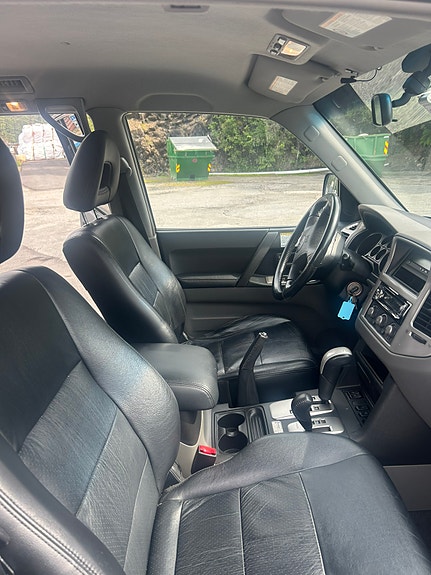 Mitsubishi Pajero 8 of 14