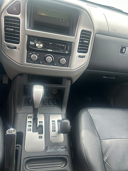 Mitsubishi Pajero 10 of 14