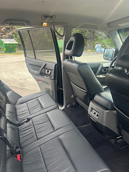 Mitsubishi Pajero 7 of 14