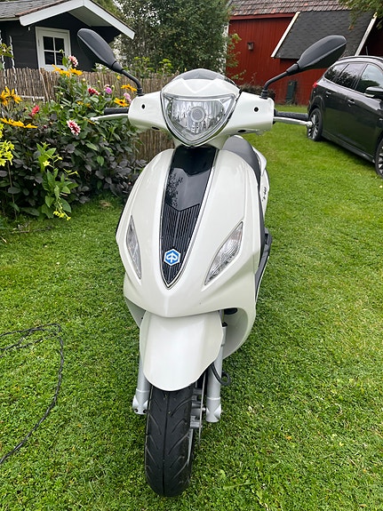 Piaggio Fly 125 2 of 11