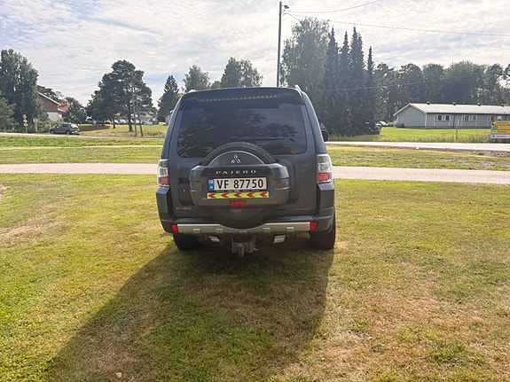 Mitsubishi Pajero 8 of 30
