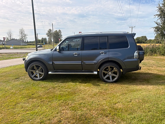 Mitsubishi Pajero 11 of 30