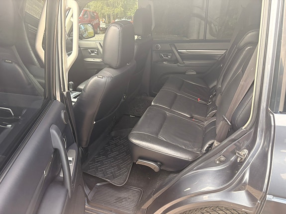 Mitsubishi Pajero 22 of 30
