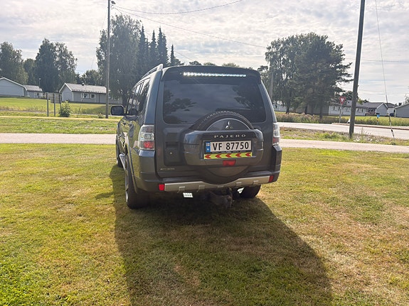 Mitsubishi Pajero 17 of 30