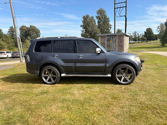 Mitsubishi Pajero 5 of 30